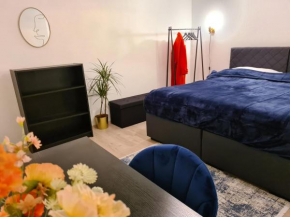 Theox Apartment No 6 Royal Blue für 4 Personen